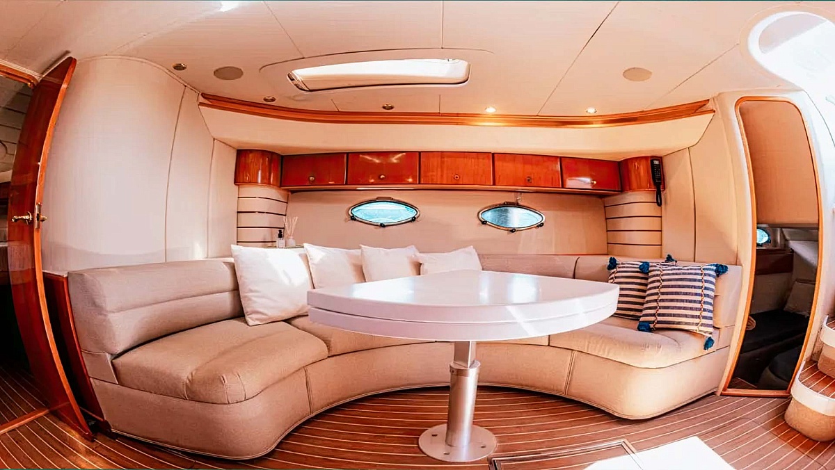 Аренда моторной яхты Princess V55 на Миконосе, Греция